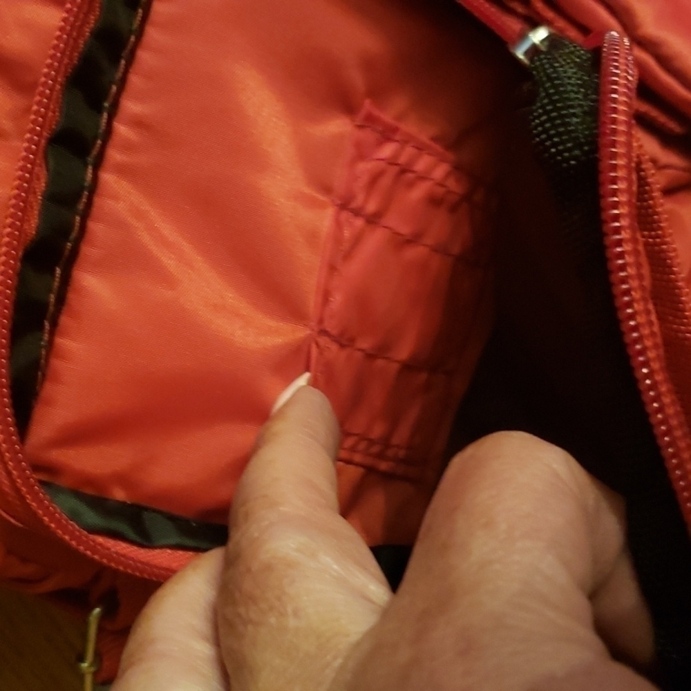 Red bag - Picture 5 of 8